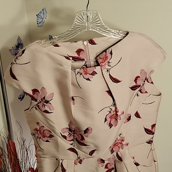 Women's Metisu Dress - Picture 2 of 5